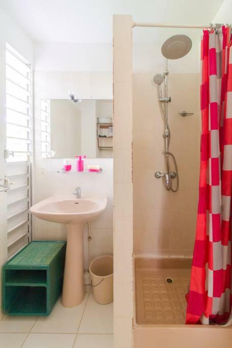 Superbe Studio avec Jacuzzi Privé Apartamento Sainte-Anne Exterior foto