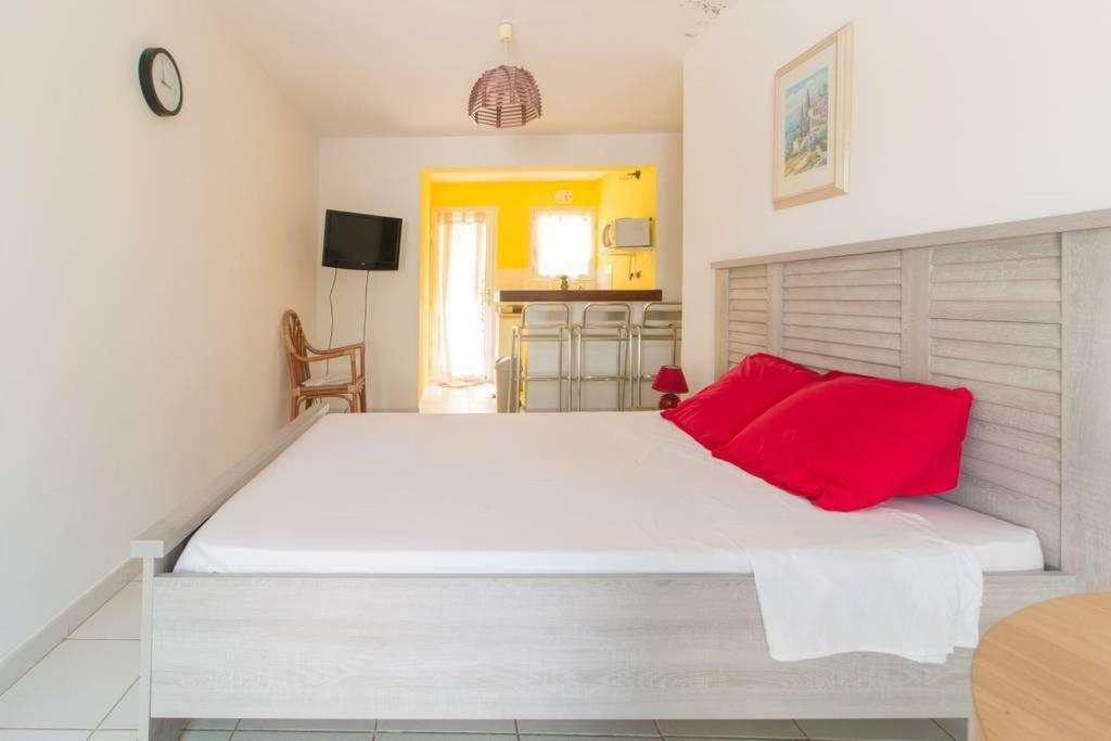 Superbe Studio avec Jacuzzi Privé Apartamento Sainte-Anne Exterior foto